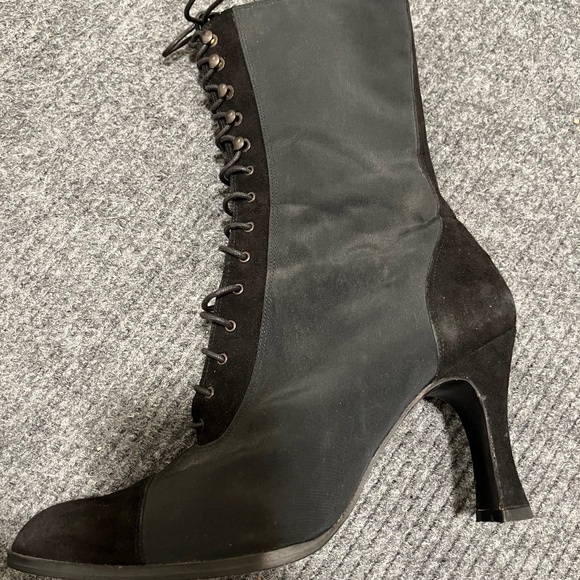 Vtg CHARLES DAVID By Nathalie M Lace Up Victorian Boots Sz 8 - Picture 1 of 13